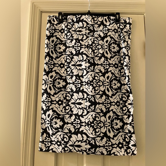 Pottery Barn Teen Full Bed Duvet Cover, 6 Set Pillow Shams Set,Bedskirt 18” drop - Picture 10 of 12